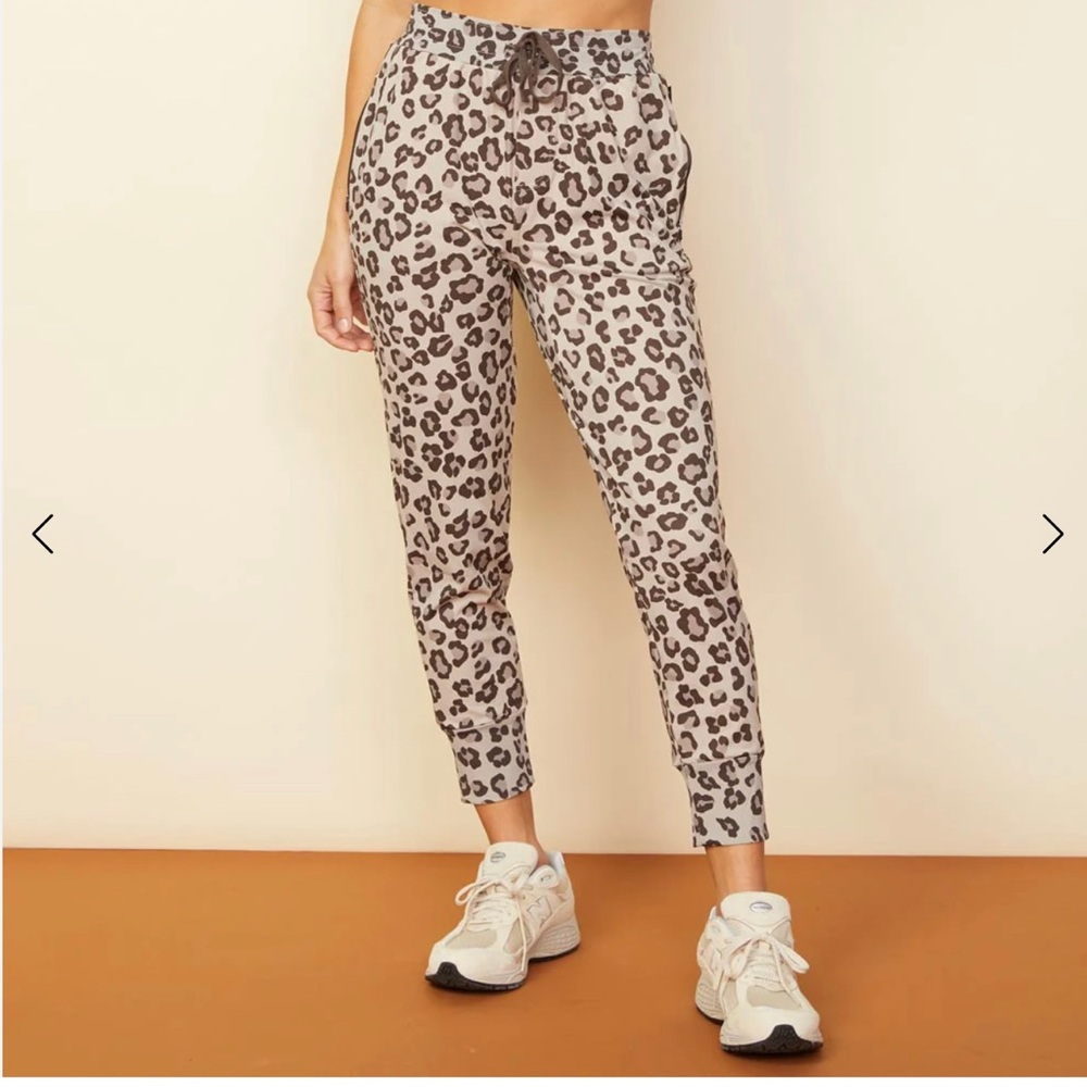 Monrow Leopard Movement Jogger small